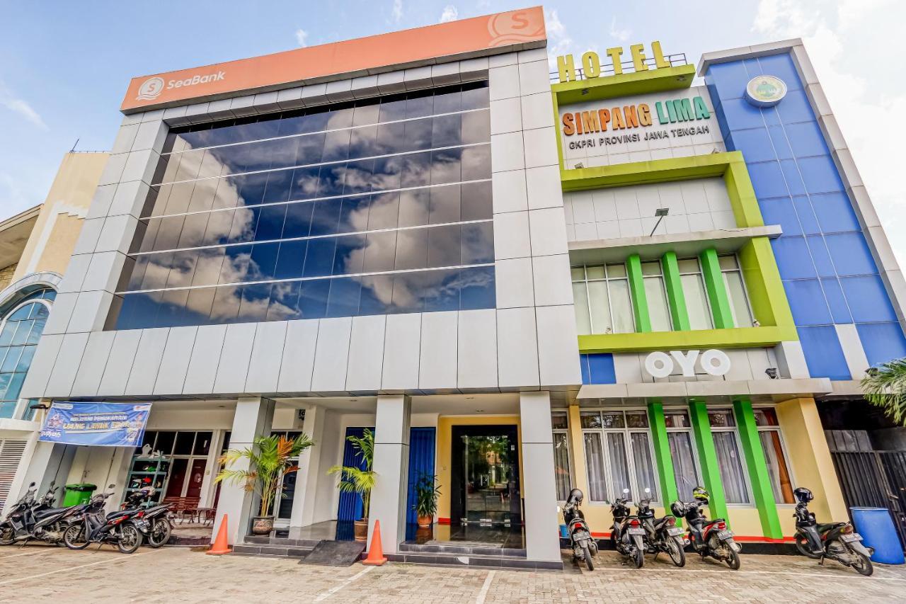 Oyo 91036 Hotel Simpang Lima Gkpri Semarang Exteriör bild