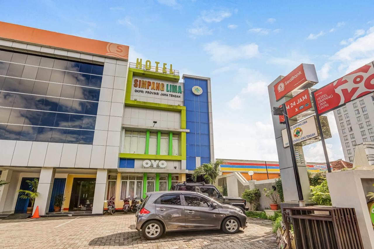 Oyo 91036 Hotel Simpang Lima Gkpri Semarang Exteriör bild