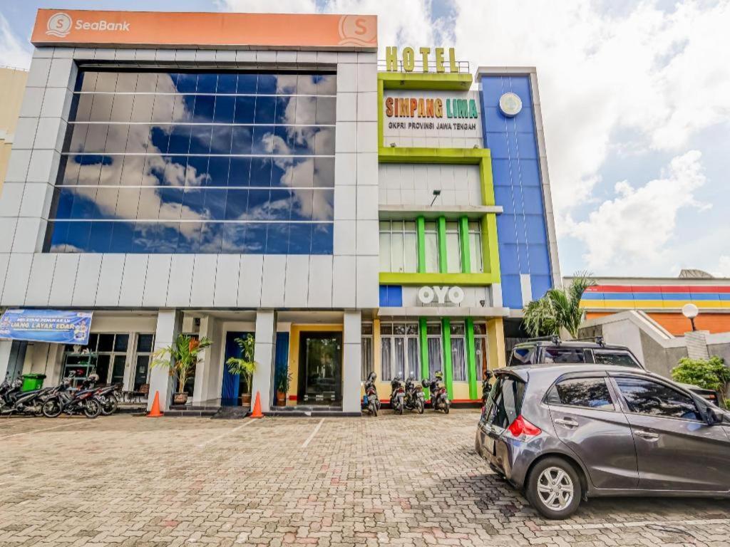 Oyo 91036 Hotel Simpang Lima Gkpri Semarang Exteriör bild